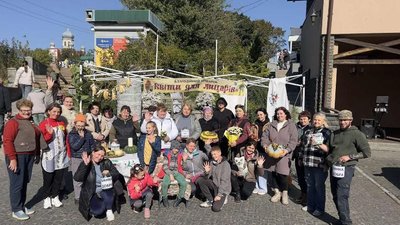 Житомир, Малин, ярмарок, рослини, військові, Квіти для лицарів, 4 жовтня 2025 року