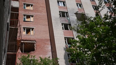 "Було кілька вибухів. Снаряд впав у наш двір". Херсонці розповіли про наслідки чергових обстрілів "Було кілька вибухів. Снаряд впав у наш двір". Херсонці розповіли про наслідки чергових обстрілів