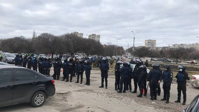 У центрі Сум — сутичка між "Нацкорпусом" та "Правим сектором" У центрі Сум — сутичка між "Нацкорпусом" та "Правим сектором"