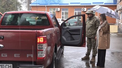 Авто для ЗСУ передали у Черкасах Авто для ЗСУ передали у Черкасах