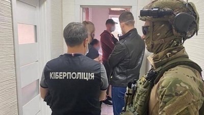 Шахрайство на пів мільйона та державний розшук: одеситу закидають участь у злочинній групі