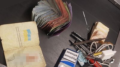 Житомирянина підозрюють у крадіжках готівки з автоматів питної води