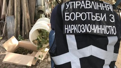На Херсонщині пенсіонер вирощував коноплі На Херсонщині пенсіонер вирощував коноплі