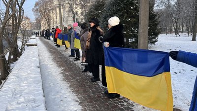Полтавці обʼєдналися у ланцюг злуки