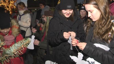 У центрі Луцька розвісили сотню "Ангелів пам'яті" У центрі Луцька розвісили сотню "Ангелів пам'яті"