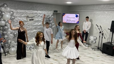 Випускний в селі Пологи на Сумщині.