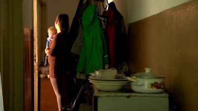 Чому з гуртожитка у Херсоні виселяють мати-одиначку та її сусідку
