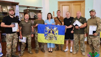 Хмельницьких тероборонівців нагородили відзнаками обласної ради Хмельницьких тероборонівців нагородили відзнаками обласної ради