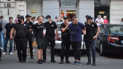 Бійка противників Прайду з копами: одеська поліція розповіла подробиці затримання