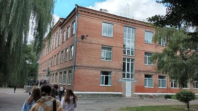 У Полтаві дівчина з арбалета поранила двох педагогів