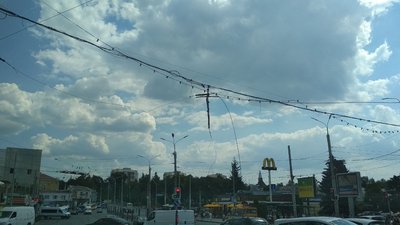 У Сумах змінюють рух сім тролейбусних маршрутів через обрив тролеї в центрі міста У Сумах змінюють рух сім тролейбусних маршрутів через обрив тролеї в центрі міста