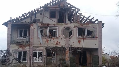 Обстріляний будинок на Харківщині Обстріляний будинок на Харківщині