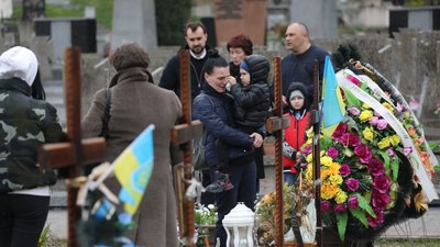 До заходу долучилися рідні загиблих До заходу долучилися рідні загиблих