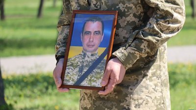 На Дніпропетровщині попрощалися із загиблим захисником України Володимиром Маслаком На Дніпропетровщині попрощалися із загиблим захисником України Володимиром Маслаком