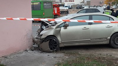 У зіткненні двох авто біля зупинки у Харкові травмувалися п'ятеро — поліція