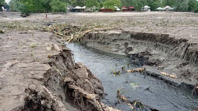 “Неможливо дивитися на це без сліз”: жителі Запоріжжя про стан річки Дніпро після підриву Каховської ГЕС “Неможливо дивитися на це без сліз”: жителі Запоріжжя про стан річки Дніпро після підриву Каховської ГЕС