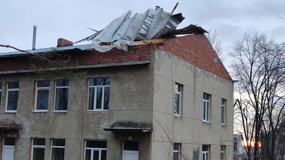 Ремонт даху вже розпочали Ремонт даху вже розпочали