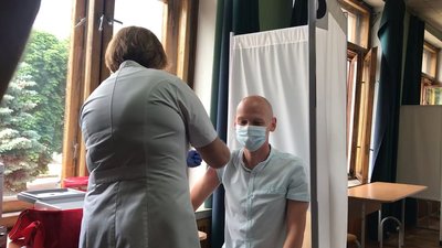 На Хмельниччині планують відкрити мобільні центри вакцинації у торгових центрах