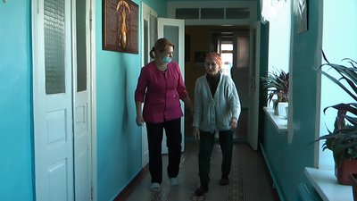 "Стали нікому на потрібними". На Запоріжжі закривають терапевтичне відділення, де живуть літні люди "Стали нікому на потрібними". На Запоріжжі закривають терапевтичне відділення, де живуть літні люди