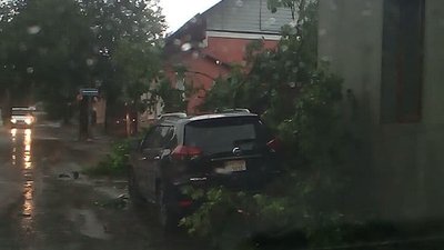 У Кропивницькому пронісся буревій. У соцмережах діляться фото наслідків У Кропивницькому пронісся буревій. У соцмережах діляться фото наслідків