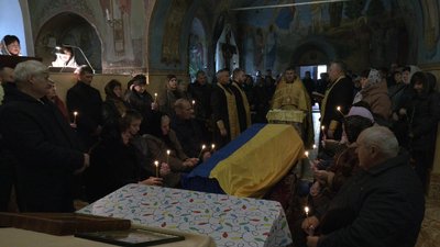 У Сумах прощалися із загиблим військовим Дмитром Душкою У Сумах прощалися із загиблим військовим Дмитром Душкою