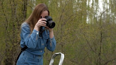 "Відволіктися від новин". У Вінниці фотографуються на полі нарцисів "Відволіктися від новин". У Вінниці фотографуються на полі нарцисів