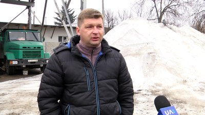 У Житомирі на піскосуміш для посипання доріг цьогоріч витратили 5 мільйонів гривень У Житомирі на піскосуміш для посипання доріг цьогоріч витратили 5 мільйонів гривень