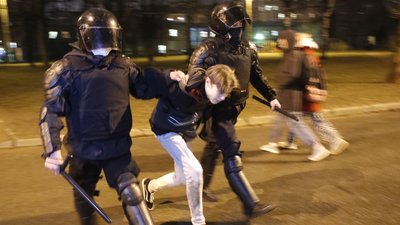 У містах Росії проходять акції протесту на підтримку Навального, затримані понад тисячу людей У містах Росії проходять акції протесту на підтримку Навального, затримані понад тисячу людей