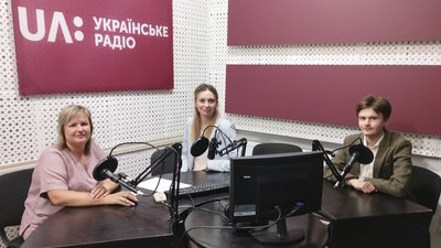 Представники фонду Віта Костик і Даниїл Момот разом з ведучою Наталкою Колтун в ефірі Українського радіо Тернопіль Представники фонду Віта Костик і Даниїл Момот разом з ведучою Наталкою Колтун в ефірі Українського радіо Тернопіль