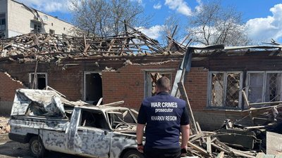 Прокуратура показала наслідки обстрілу Покотилівки під Харковом: фото Прокуратура показала наслідки обстрілу Покотилівки під Харковом: фото