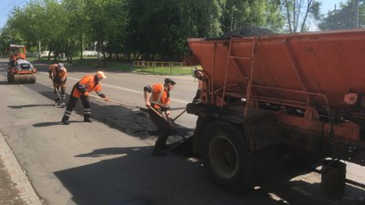 У Житомирі завершують ямковий ремонт головних вулиць міста У Житомирі завершують ямковий ремонт головних вулиць міста