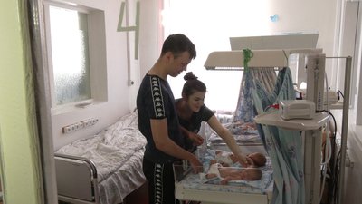 Перша в році трійня у Рівному: батьки показали синів та поділились емоціями