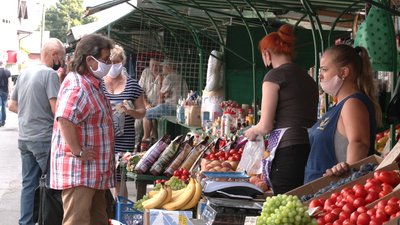 Попри заборону: на вулиці Шевченка у Рівному знову торгують Попри заборону: на вулиці Шевченка у Рівному знову торгують