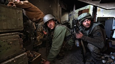 Сергій Танасов з військовими ЗСУ у Донецькому аеропорту, 2014 - 2015 роки Сергій Танасов з військовими ЗСУ у Донецькому аеропорту, 2014 - 2015 роки