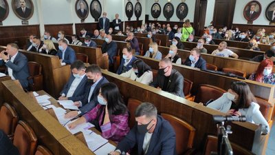 "Не перетворюйте раду на цирк". Текстовий стрім з сесії Чернівецької міської ради