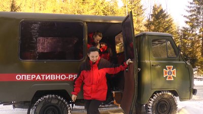 "Гори помилок не пробачають". Як працюють гірські рятувальники Прикарпаття