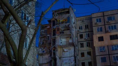 "Майже з кожного поверху люди кликали на допомогу": надзвичайник про ракетний удар по багатоповерхівці Дніпра "Майже з кожного поверху люди кликали на допомогу": надзвичайник про ракетний удар по багатоповерхівці Дніпра