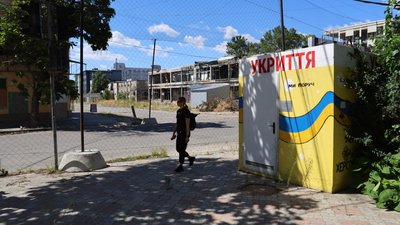 Херсон, місто, вулиця, укриття, антидронові сітки