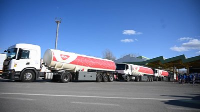 Передали паливо та харчові продукти: на Закарпаття приїхав міністр закордонних справ Угорщини Передали паливо та харчові продукти: на Закарпаття приїхав міністр закордонних справ Угорщини