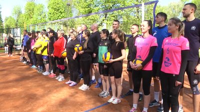 12 команд взяли участь у благодійному турнірі з паркового волейболу в Хмельницькому 12 команд взяли участь у благодійному турнірі з паркового волейболу в Хмельницькому