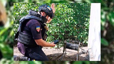 Сапери Чернігівщини розміновують території Харківської та Донецької областей від російських боєприпасів Сапери Чернігівщини розміновують території Харківської та Донецької областей від російських боєприпасів