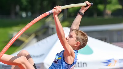 Українець Матвій Строгалєв у змаганнях у стрибках з жердиною