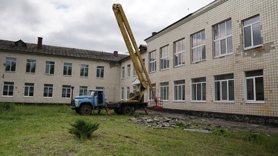 "Це нелюди, які здатні з дітьми отаке витворяти". Працівники інтернату у Білопіллі розповіли про обстріл закладу "Це нелюди, які здатні з дітьми отаке витворяти". Працівники інтернату у Білопіллі розповіли про обстріл закладу