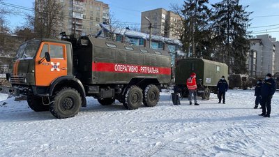 170 спецмашин розчищають дороги Тернопільщини від снігу 170 спецмашин розчищають дороги Тернопільщини від снігу