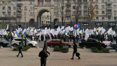 Акція протесту вкладників "Аркади" на Хрещатику завершилася. Рух вулицею відновлено