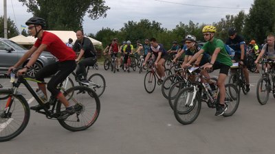 На Рівненщині до Дня прапора відбувся благодійний веломарафон