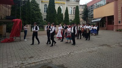"Свадьбу в Ужгороді" відтворили артисти Закарпатського народного хору "Свадьбу в Ужгороді" відтворили артисти Закарпатського народного хору