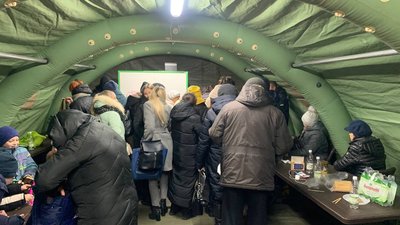 В "пунктах незламності" у Луцьку – черги В "пунктах незламності" у Луцьку – черги