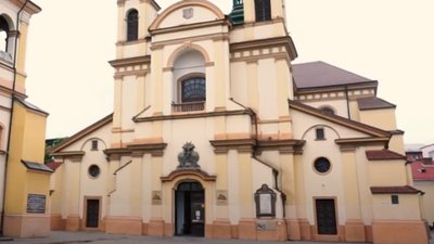 Римо-католицький костел - Станіславська колегіата (1703) в Івано-Франківську. Римо-католицький костел - Станіславська колегіата (1703) в Івано-Франківську.