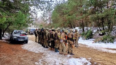 Волинські тероборонівці продовжують навчання на прикордонні: знищують бойову техніку ворога Волинські тероборонівці продовжують навчання на прикордонні: знищують бойову техніку ворога